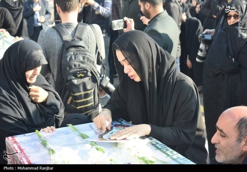 عکس/ وداع مردم گیلان با ۲ شهید امنیت