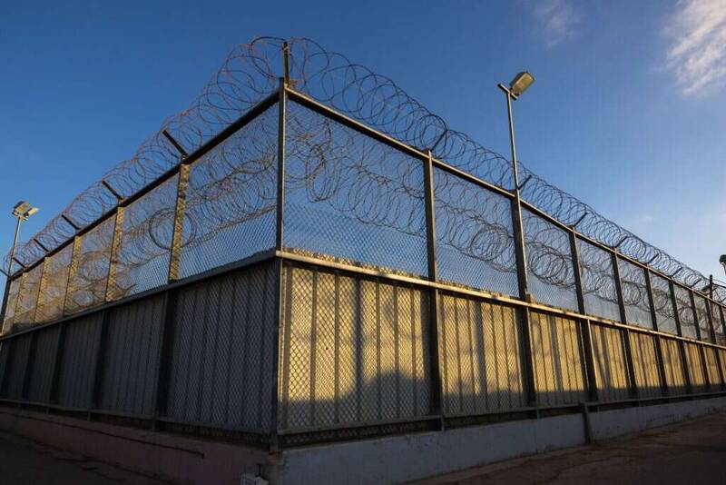 آخرین تحولات جنگ غزه پیش از آتشبس/ ادامه عملیاتهای نیروهای مقاومت علیه نظامیان صهیونیست/ طرح رژیم صهیونیستی برای اشغال بلند مدت چند نقطه غزه/ وزیر جنگ اسرائیل: هرکس در غزه بماند تروریست است!