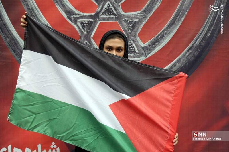 آغاز مراسم یومالله ۱۳ آبان/ حضور دانشآموزان در راهپیمایی و حمایت از مردم غزه+ عکس و فیلم