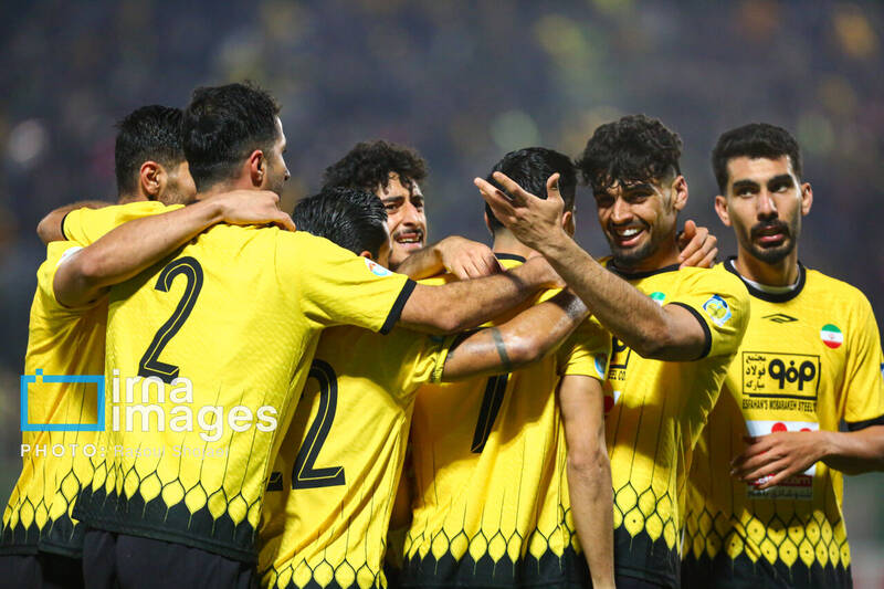 استقلال باید قید این فصل را بزند/ نه در دفاع استاندارد شدهایم نه در حمله/ بعید است این تیم از پس سپاهان بر بیاید