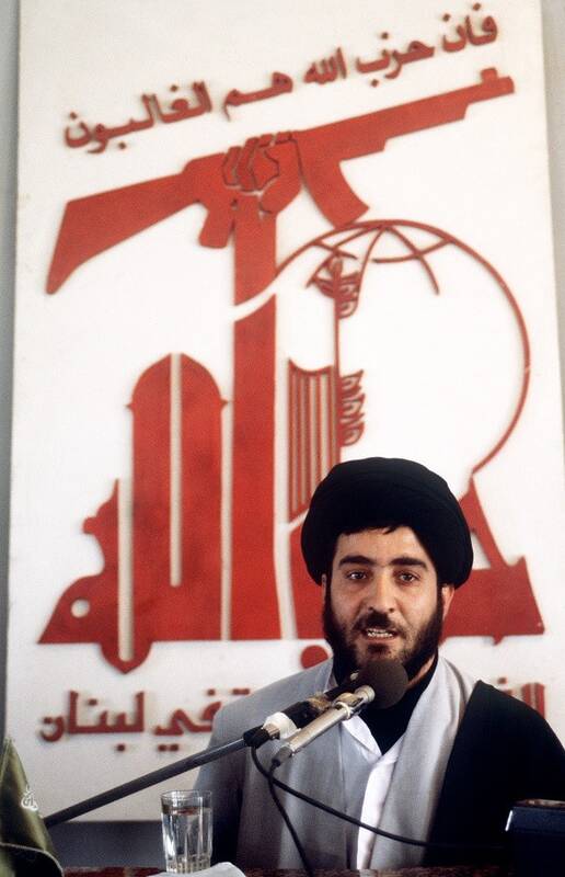 حزبالله در همان مدرسهای که من در آن درس میخواندم و درس میدادم تأسیس شد/ سید عباس موسوی اجازه نداد در دورۀ اول آموزش نظامی حزب شرکت کنم/ تا سر و شکل پیدا کردن حزب، اولویتمان فعالیت نظامی بود