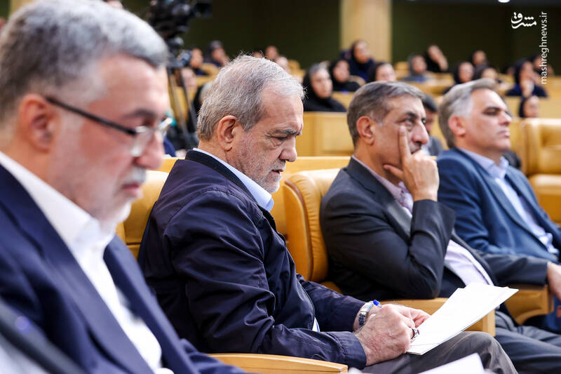 عکس/ حضور پزشکیان در مراسم گرامیداشت مقام پرستار