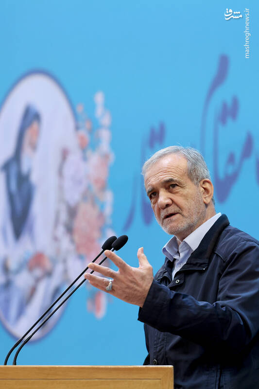 عکس/ حضور پزشکیان در مراسم گرامیداشت مقام پرستار