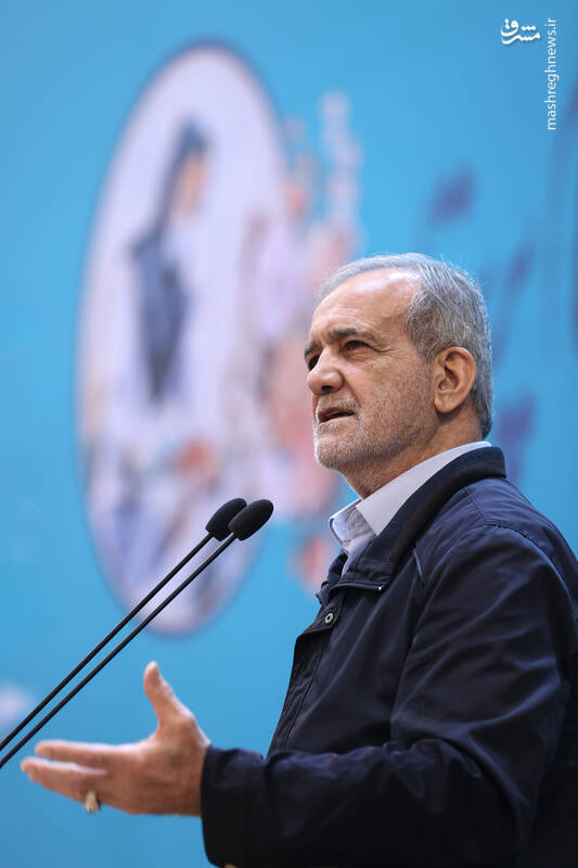 عکس/ حضور پزشکیان در مراسم گرامیداشت مقام پرستار