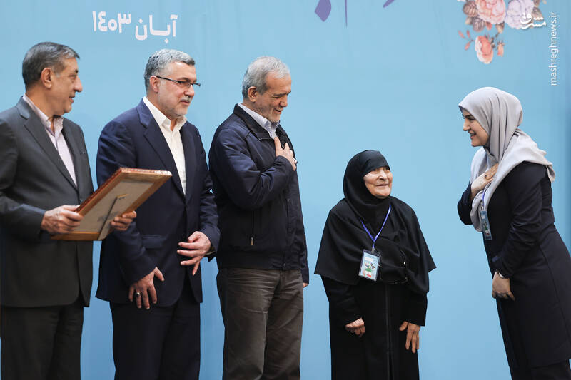 عکس/ حضور پزشکیان در مراسم گرامیداشت مقام پرستار