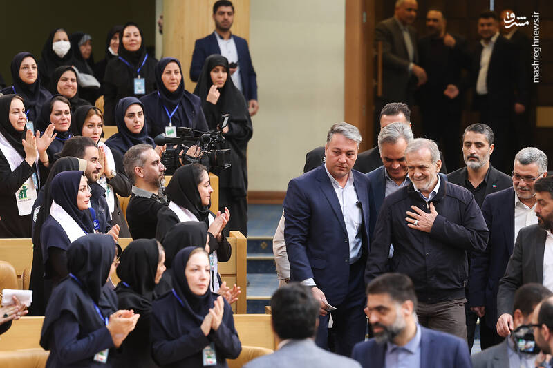 عکس/ حضور پزشکیان در مراسم گرامیداشت مقام پرستار