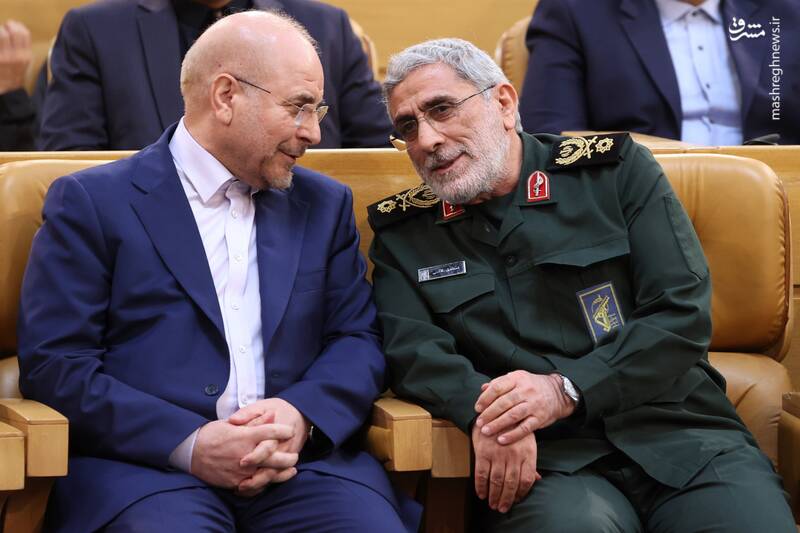 عکس/ گفتوگوی سردار قاآنی با قالیباف در همایش مکتب نصرالله