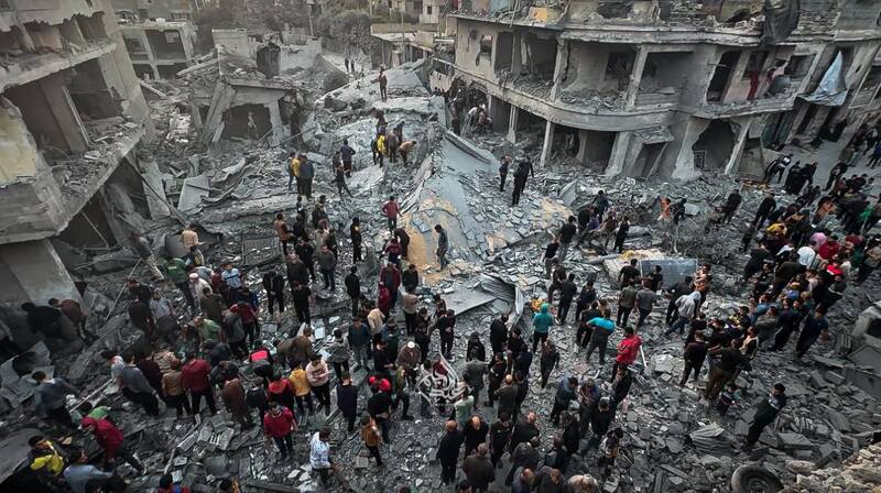 آخرین تحولات میدانی جبهه غزه و جنوب لبنان/ سران رژیم صهیونیستی در حال بررسی آتشبس یکجانبه در جبهه لبنان/ پایگاه عین خوزلوت برای اولین بار مورد حمله قرار گرفت/ هلاکت و زخمی شدن چند نظامی صهیونیست در غزه + عکس و فیلم