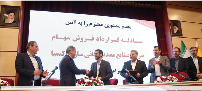 انجام بزرگترین معامله خروج از بنگاهداری از سوی بانک پارسیان / آیین مبادله قرارداد فروش سهام شرکت صنایع معدنی کانیسازان کیمیا برگزار شد