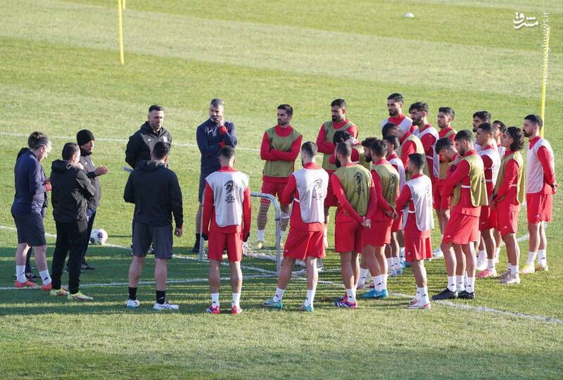 منتقدان قلعهنویی از کیروش هم ایراد می گرفتند/ عینک بدبینی نسبت به تیم ملی را بردارید/ چرا کسی شکست عربستان و تساوی کره جنوبی و استرالیا را ندید؟