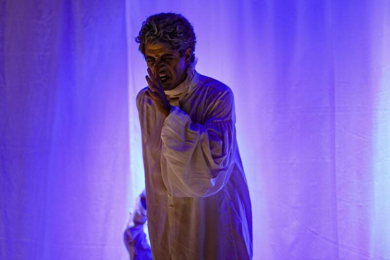 اجرای نمایش «فصل سوزاندن مورچه های قرمز» در پردیس شهرزاد