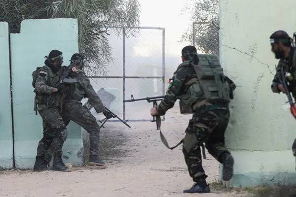 جنایات صهیونیستها ادامه دارد؛ ۷۹ شهید و ۱۶۳ مجروح در ۲۴ ساعت گذشته/ یمن به قدس اشغالی حمله موشکی کرد: بنگورین همچنان در تیررس/ اعتراض نظامیان اسرائیلی: جنگ غزه بیهدف است، آن را متوقف کنید!