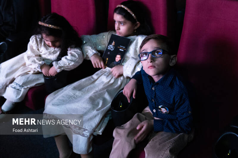 مراسم تکریم رزمندگان حزبالله لبنان و رونمایی از کتاب عایده