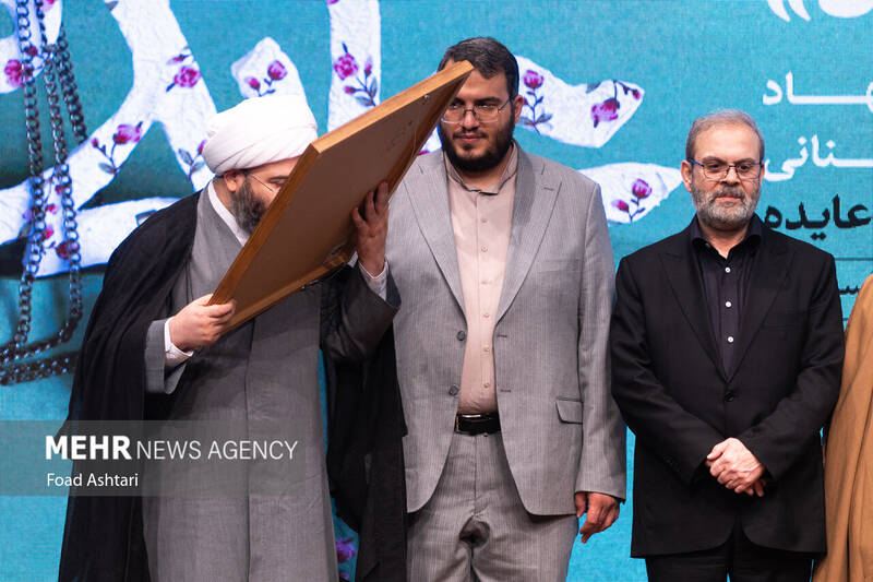 مراسم تکریم رزمندگان حزبالله لبنان و رونمایی از کتاب عایده