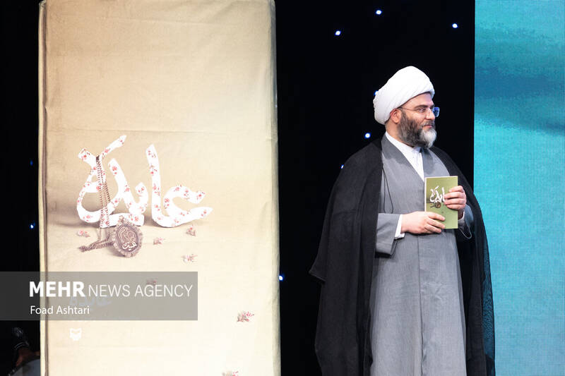 مراسم تکریم رزمندگان حزبالله لبنان و رونمایی از کتاب عایده