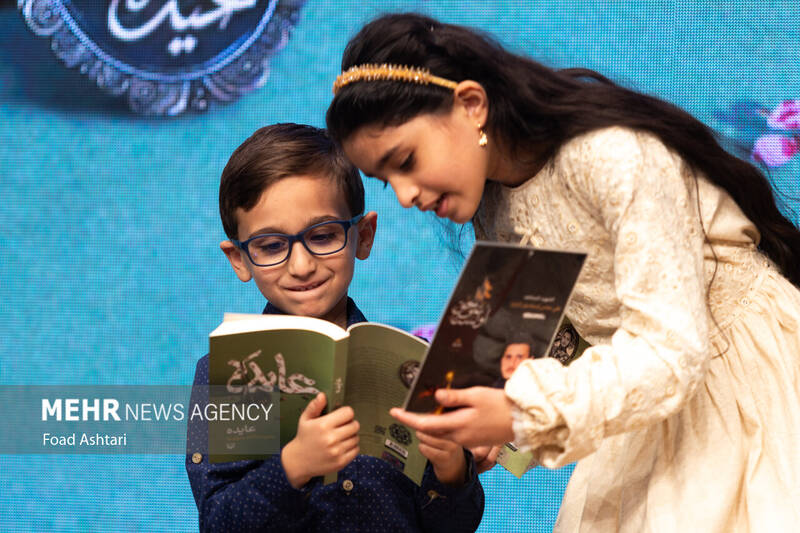 مراسم تکریم رزمندگان حزبالله لبنان و رونمایی از کتاب عایده