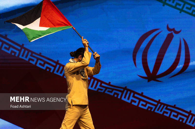 مراسم تکریم رزمندگان حزبالله لبنان و رونمایی از کتاب عایده