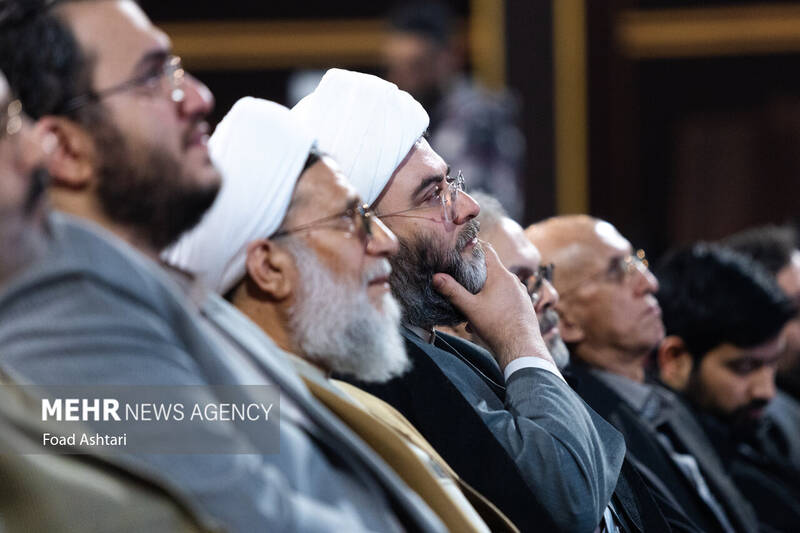 مراسم تکریم رزمندگان حزبالله لبنان و رونمایی از کتاب عایده