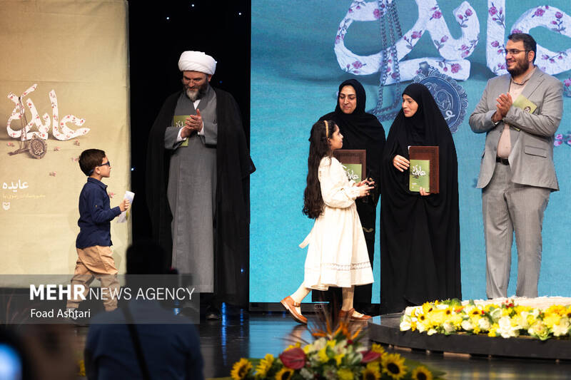 مراسم تکریم رزمندگان حزبالله لبنان و رونمایی از کتاب عایده