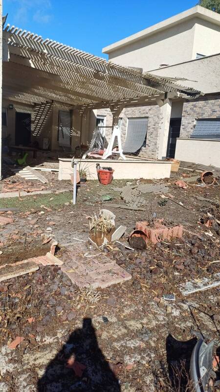 آخرین تحولات میدانی جبهه غزه و جنوب لبنان/ محل اسکان نظامیان صهیونیست هدف حمله قرار گرفت/ حمله موشکی حزبالله به نهاریا با ۳ زخمی/ منبع لبنانی: به وزرا ابلاغ شده برای جلسه فردا جهت تصویب توافق آتشبس آماده باشند + عکس و فیلم