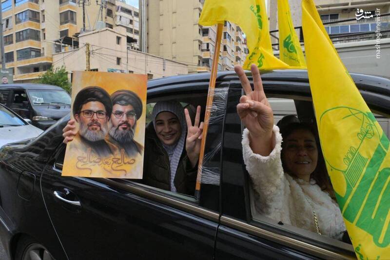 آغاز رسمی آتش بس موقت در جنوب لبنان/ بازگشت پرشور آوارگان لبنانی به خانههای خود؛ شهرکنشینان صهیونیست برنمیگردند/ ادامه تبادل آتش تا آخرین دقایق پیش از آغاز آتش بس/ نبیه بری: به مناطق و خانه های خود بازگردید، که امانت شهدا نزد شما می باشد + عکس وفیلم