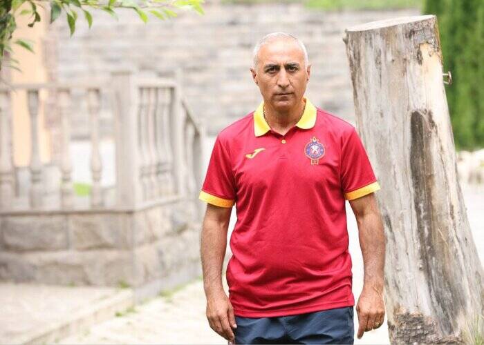 استپانیان: بیرانوند، یک دستِ عابدزاده هم نمیشود/ یوفا نگذاشت برای تیم ملی ایران بازی کنم