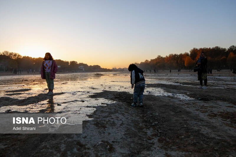 عکس/ بازگشایی موقت زاینده رود در اصفهان