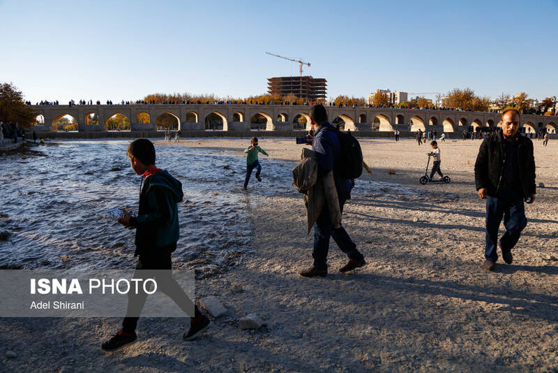 عکس/ بازگشایی موقت زاینده رود در اصفهان