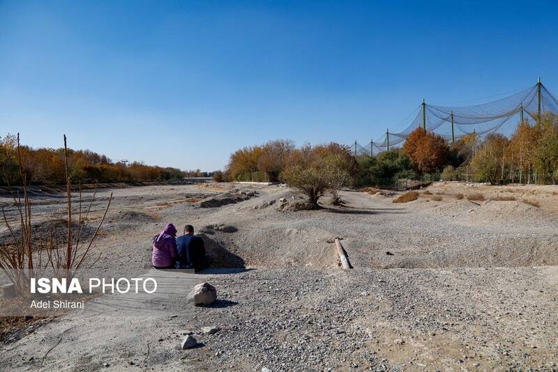 عکس/ بازگشایی موقت زاینده رود در اصفهان