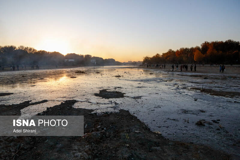 عکس/ بازگشایی موقت زاینده رود در اصفهان