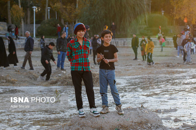 عکس/ بازگشایی موقت زاینده رود در اصفهان