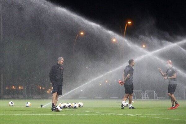 دلایل نتیجه نگرفتن استقلال و پرسپولیس در آسیا/ قاسمپور: مدیریت ضعیف در فوتبال ایران مقصر است