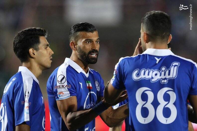 استقلال ترمز الاهلی را میکشد/ دوباره به بالای جدول برمیگردیم