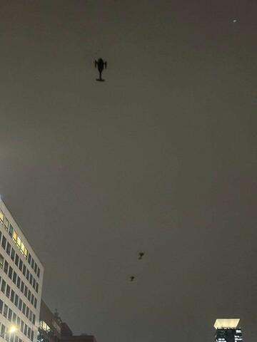 بالگردهای ارتش بر بام پارلمان کرهجنوبی فرود آمدند؛ استقرار خودروهای زرهی در خیابانهای سئول؛ آغاز درگیری مردم با پلیس +فیلم و عکس