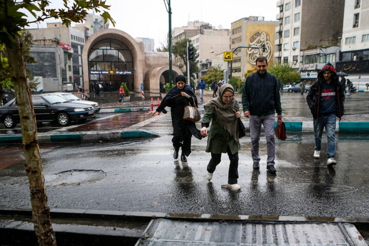 تهران بارانی میشود