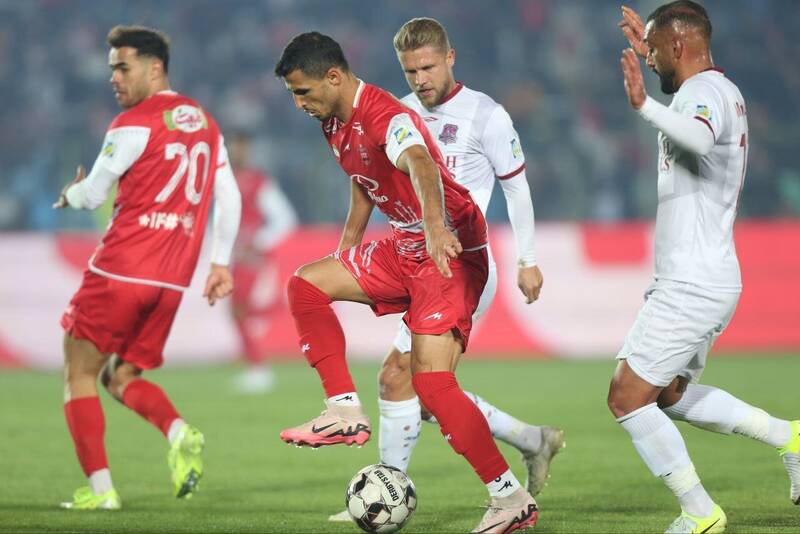 پیراهن پرسپولیس بر تن بعضی بازیکنان گشاد است 2