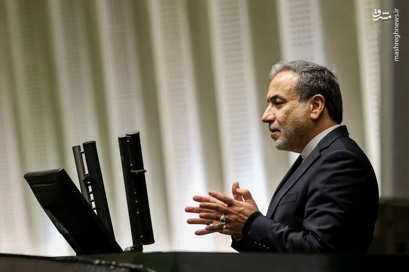 عکس/ نشست غیرعلنی مجلس با حضور وزیر امور خارجه