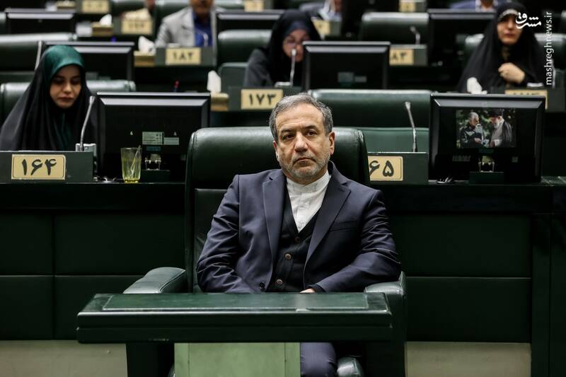 عکس/ نشست غیرعلنی مجلس با حضور وزیر امور خارجه