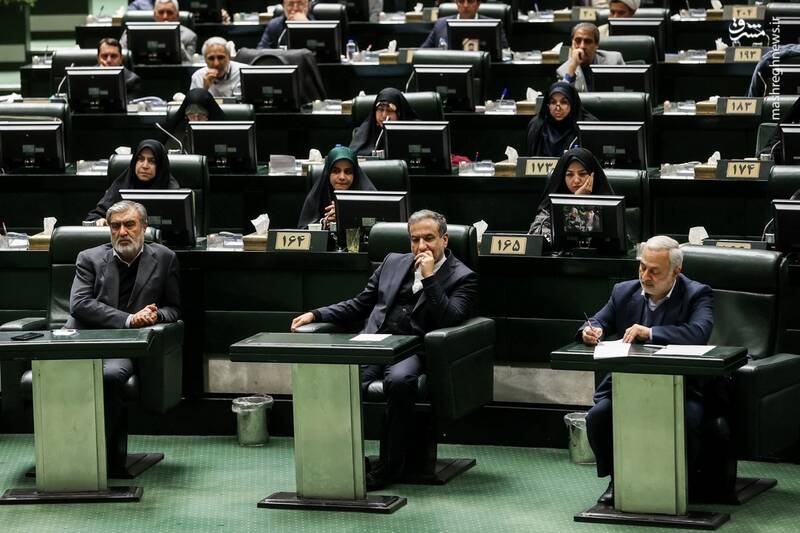 عکس/ نشست غیرعلنی مجلس با حضور وزیر امور خارجه