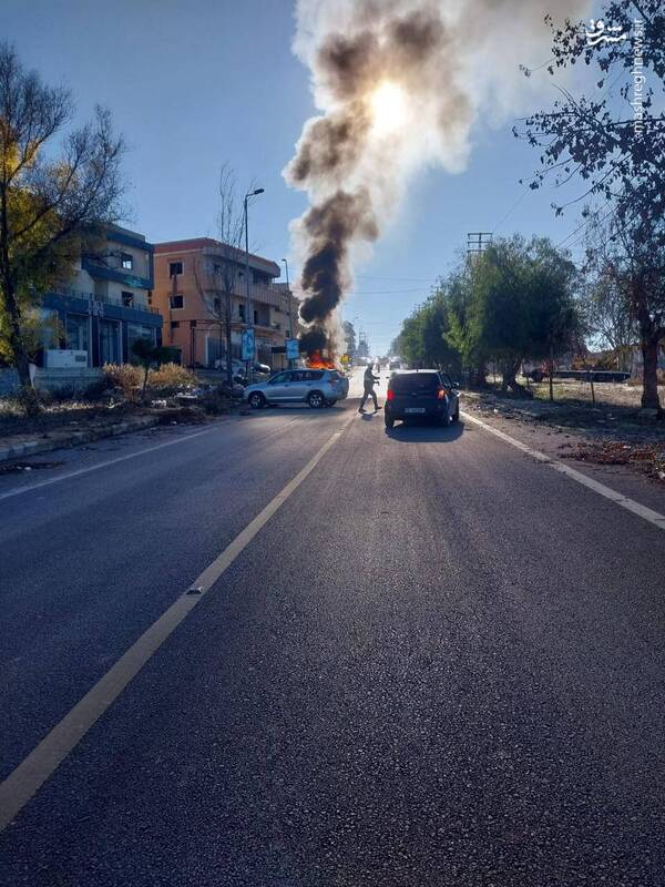 عکس/ حمله پهپادی رژیم صهیونیستی به یک خودرو در جنوب لبنان