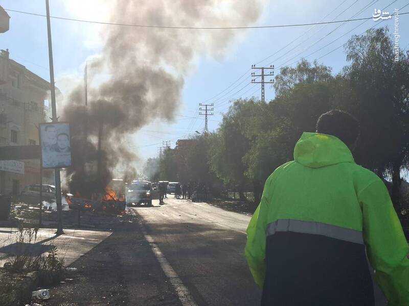 عکس/ حمله پهپادی رژیم صهیونیستی به یک خودرو در جنوب لبنان