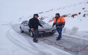 کمک رسانی به ۱۰۰۴ خودروی گرفتار در برف