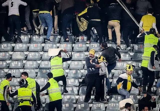 کربکندی: عیار کاترون مقابل پرسپولیس مشخص میشود/ گاریدو فوتبال بابرنامهای ارائه میدهد