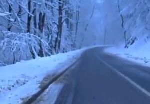 زیبایی خاص در جاده برفی درازنو