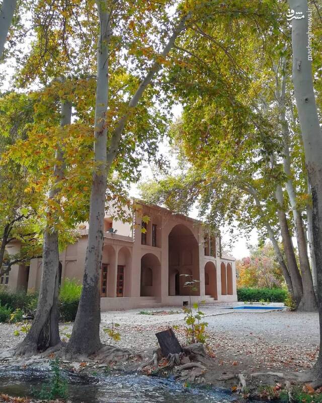 برگ ریزان پاییز و بهشت رنگها مهمان باغ جهانی پهلوان پور مهریز