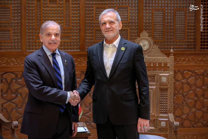 عکس/ دیدار پزشکیان با نخستوزیر پاکستان