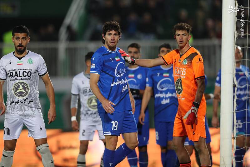 استقلال با این مساویها باید قید قهرمانی را بزند/ اوضاع خط حمله افتضاح است/ چادرملو هم میتواند موسیمانه را به دردسر بیندازد