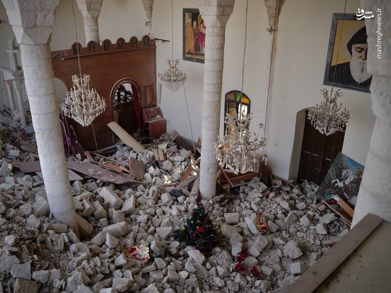 تصاویری از درخت کریسمس در خرابههای کلیسایی که اسرائیل به آن رحم نکرد