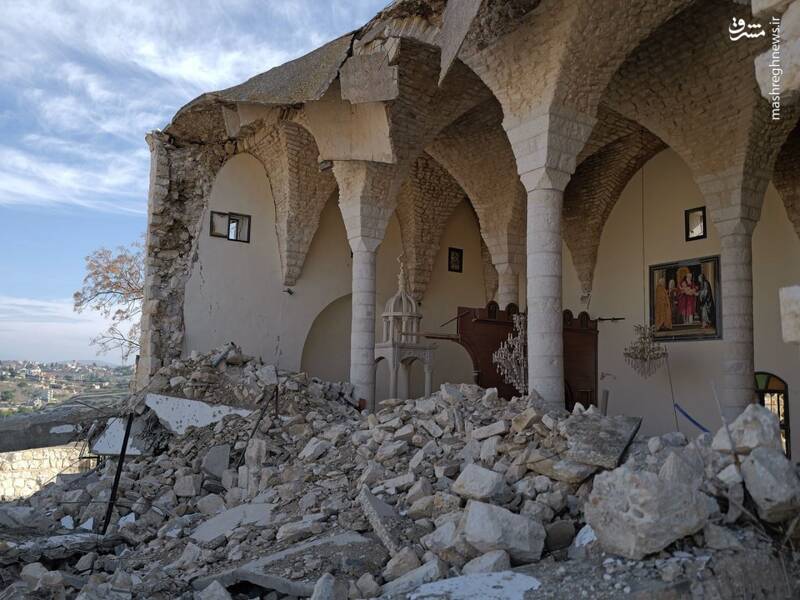 تصاویری از درخت کریسمس در خرابههای کلیسایی که اسرائیل به آن رحم نکرد