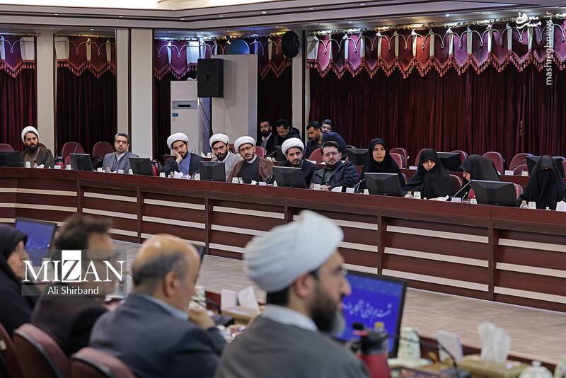 عکس/ نشست هماندیشی رئیس قوه قضاییه با نخبگان حوزه و دانشگاه عکس/ نشست هماندیشی رئیس قوه قضاییه با نخبگان حوزه و دانشگاه